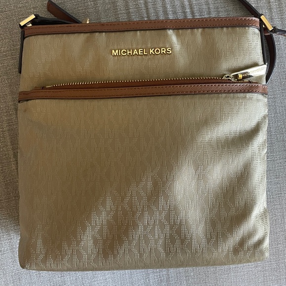 Michael Kors Crossbody - Picture 8 of 8